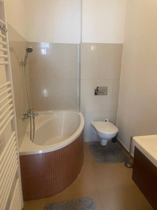 Apartman Pistacia Priame Centrum Bb Banska Bystrica Bagian luar foto